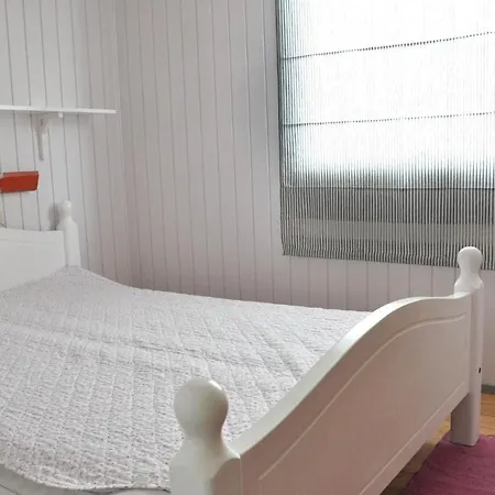 Holiday With Fireplace I 펜션 노르보르