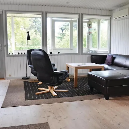 Holiday With Fireplace I 펜션 노르보르